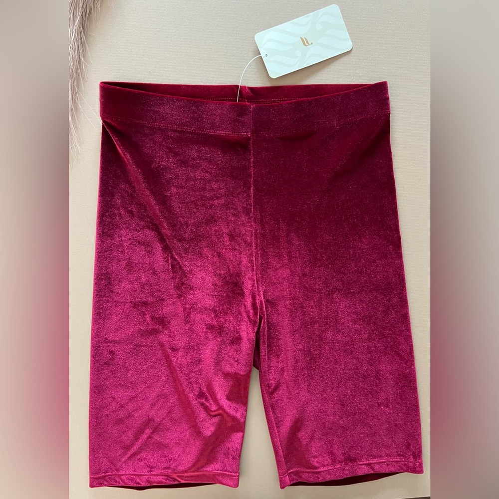 Fabletics Deep Pink Red Velour 9” Bike Shorts - Picture 4 of 15